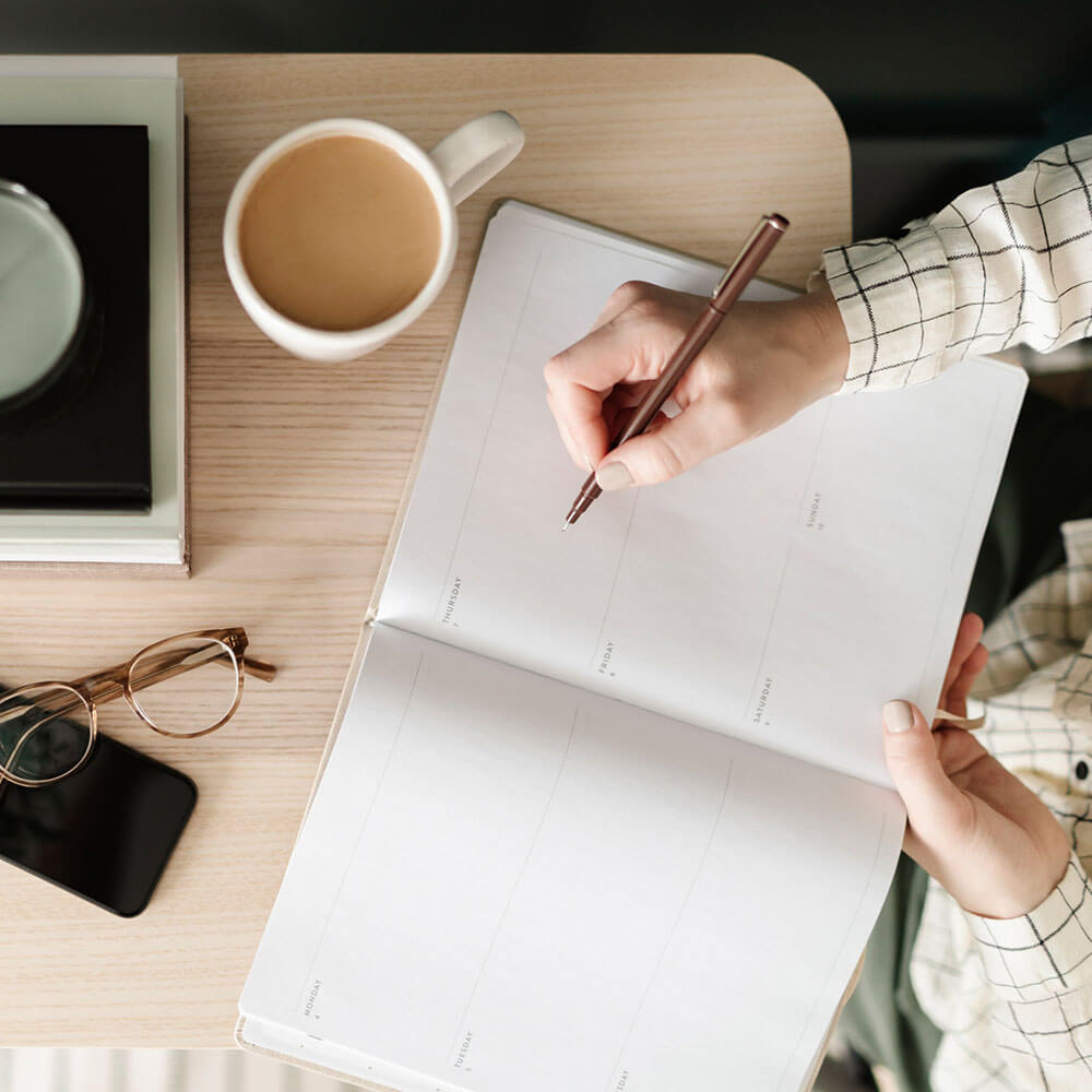 Schreiben im Notizheft. Schreiben im Notizheft.