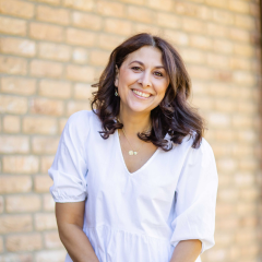 Portrait Bild von Olga, sie schaut glücklich und zufrieden aus